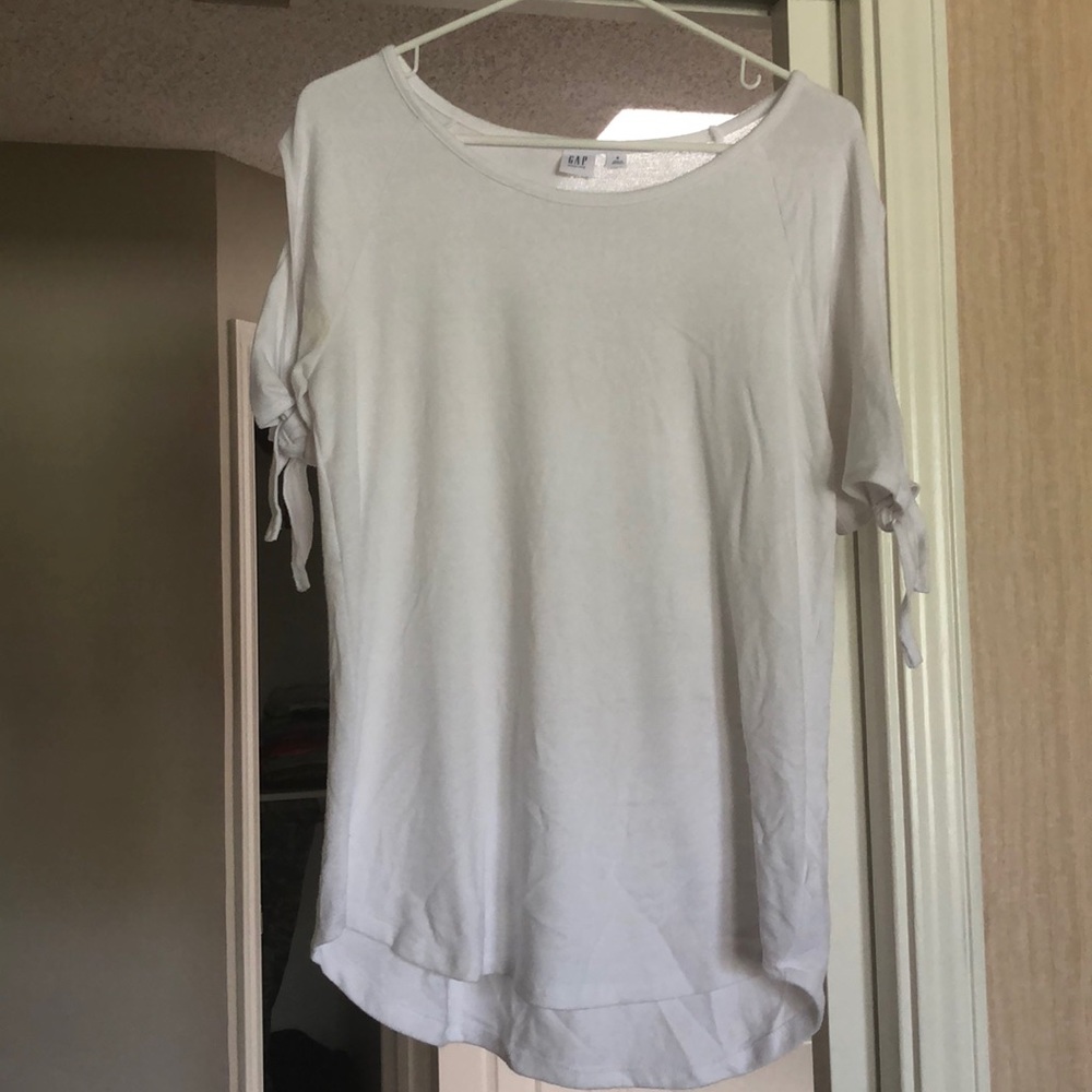🌊 Gap maternity shirt